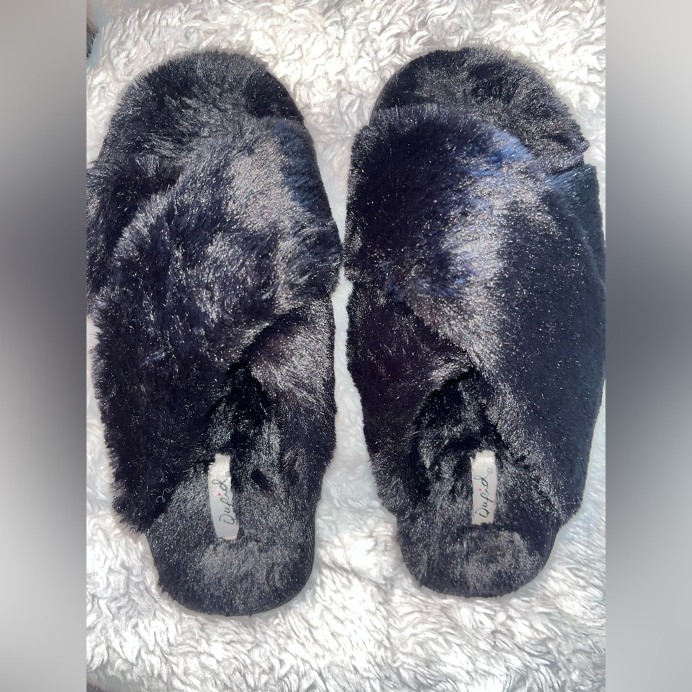 Women’s Qupid Black Faux Fur Slippers/ Sandals - Size - 7 *ONLY WORN ONCE* - Picture 2 of 7